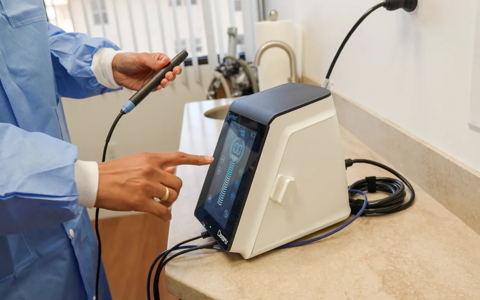 Digital intraoral scanner used for same-day crowns for Ventura emergency patients